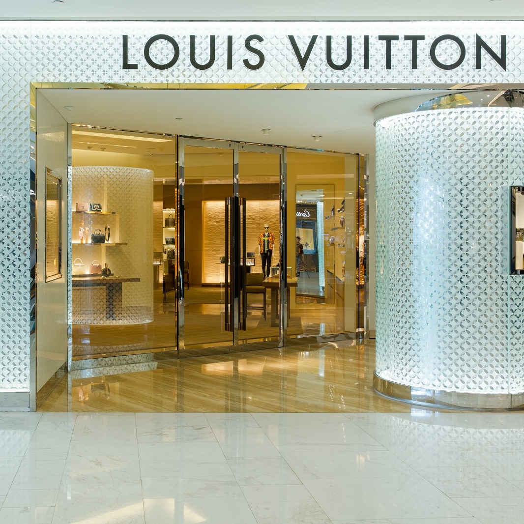 Louis Vuitton สุดยอดแบรนด์ไฮเอนระดับโลก ที่ Emporium