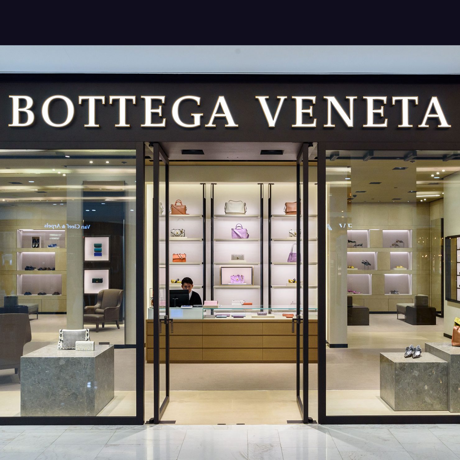 "Bottega Veneta" แบรนด์กระเป๋าอันล้ำค่า ที่ Emporium